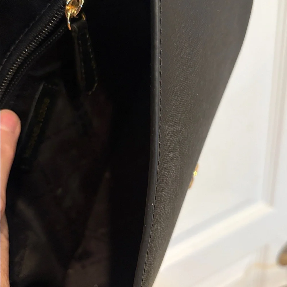 NWOT Michael Kors Jet Set East West‎ Crossbody Gold Tone hardware Black