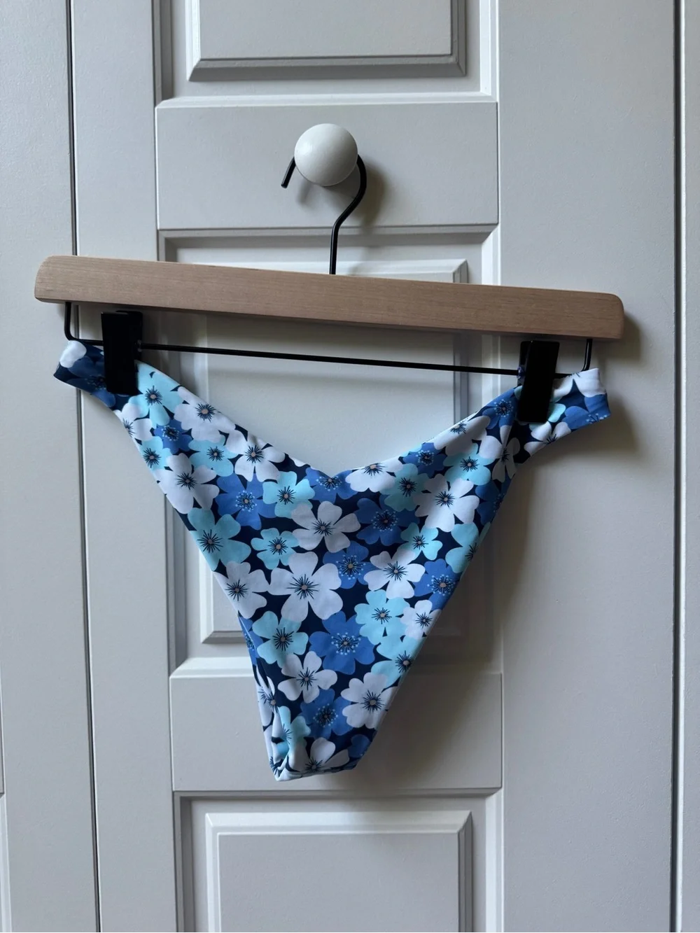 Kulani Kinis bright floral