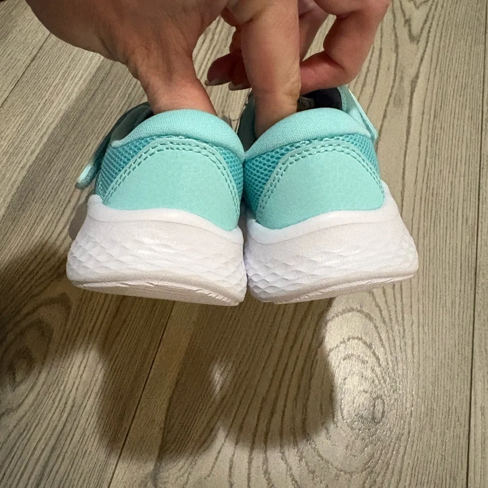 Skechers new tags