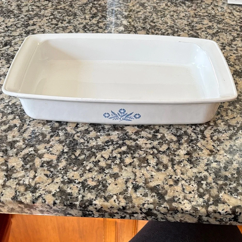 Vintage Corningware P-332 Blue Coneflower White 2 3/4 QT Baking Dish