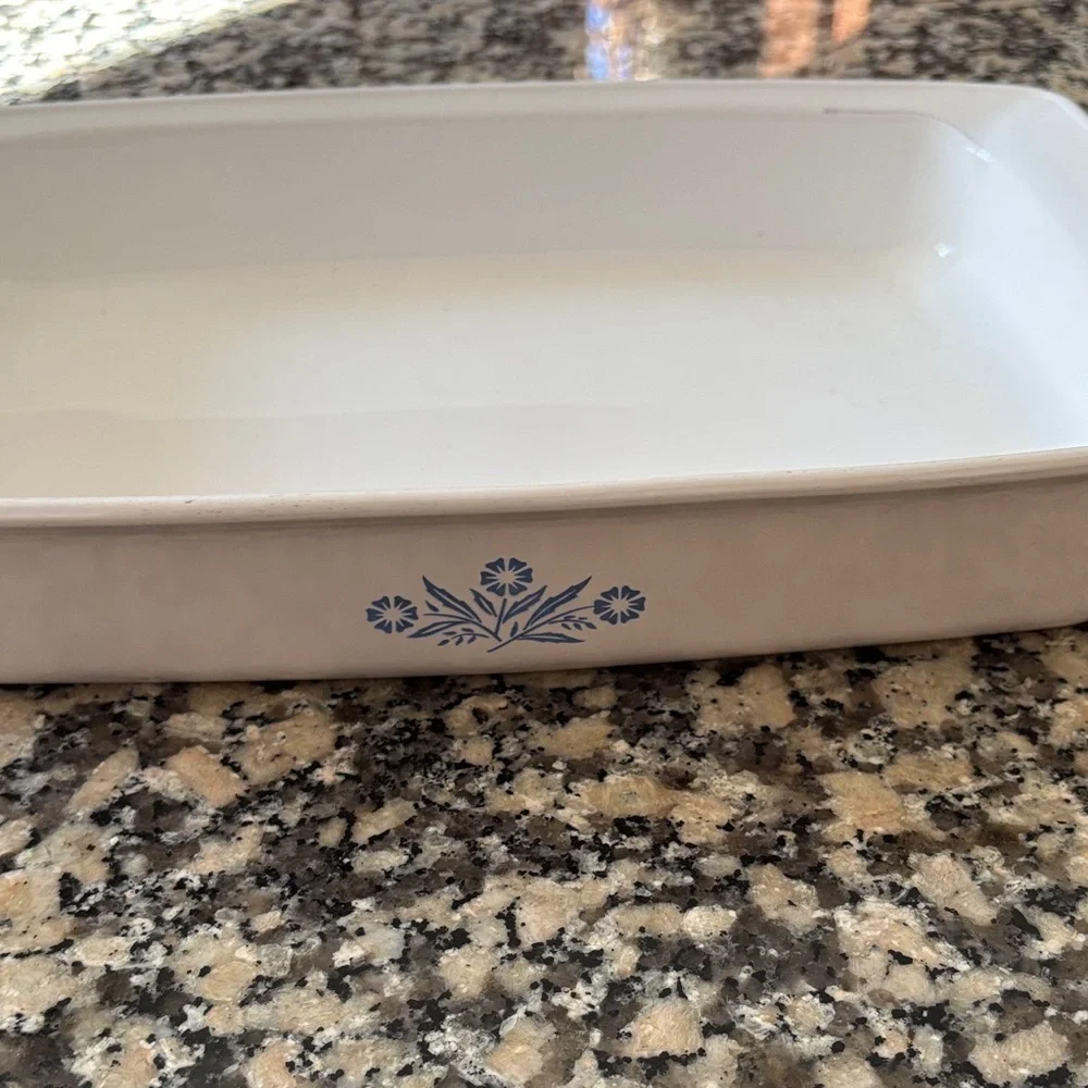Vintage Corningware P-332 Blue Coneflower White 2 3/4 QT Baking Dish