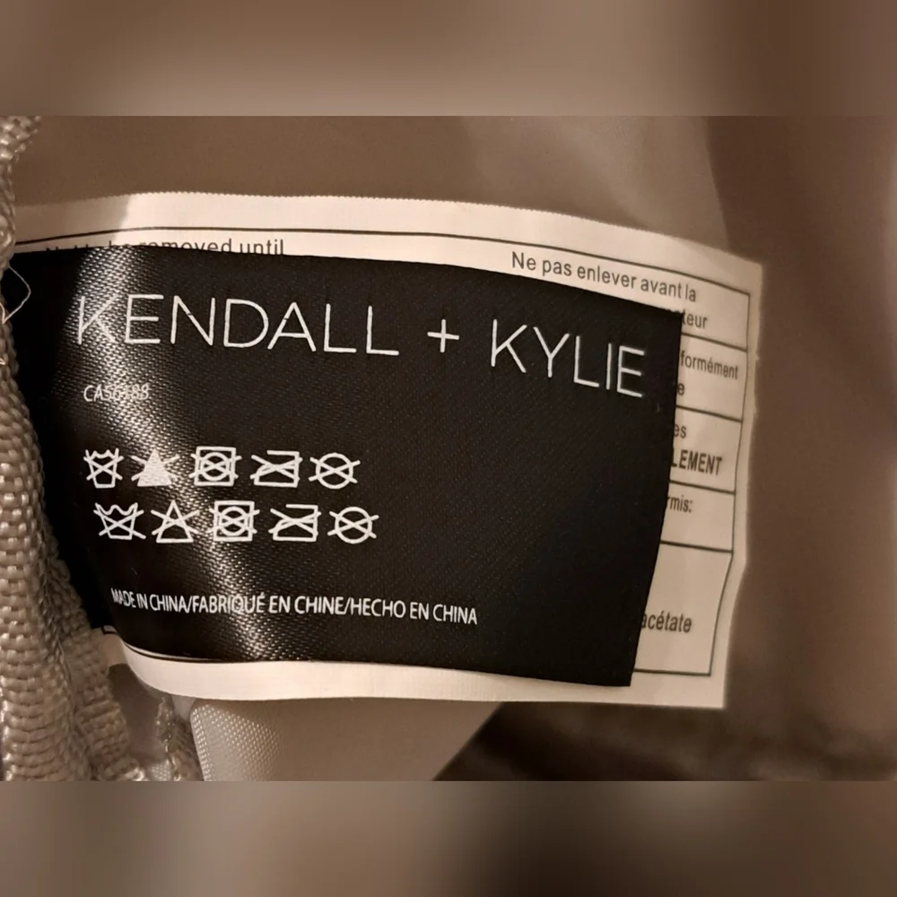 Kendall & Kylie fantastic inside