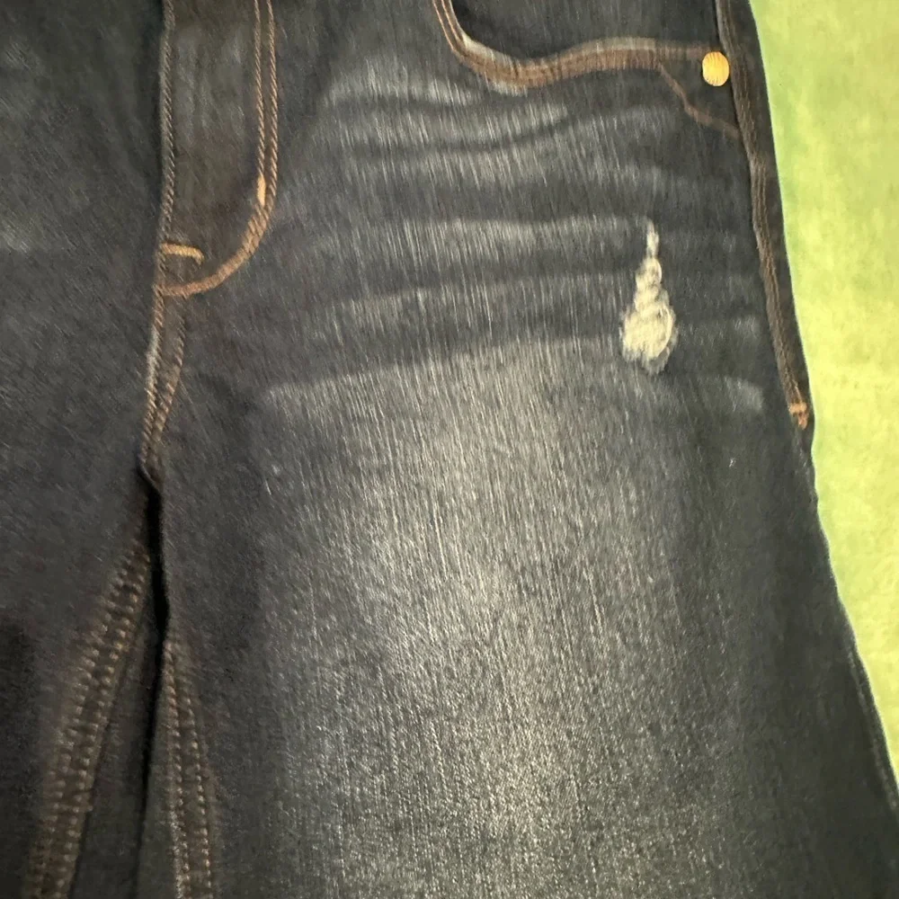 1822 Denim distressed denim