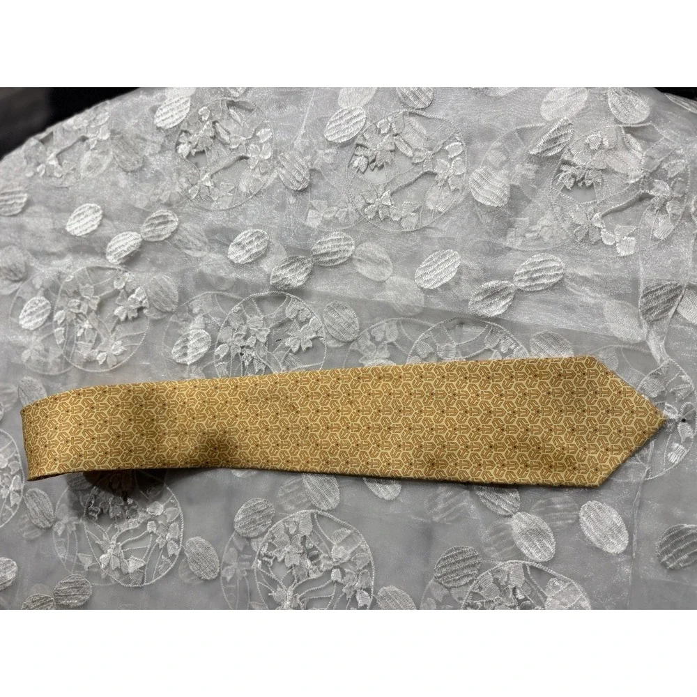 Hermès pointed silk