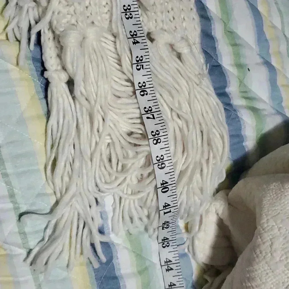 Long scarf with many tassels