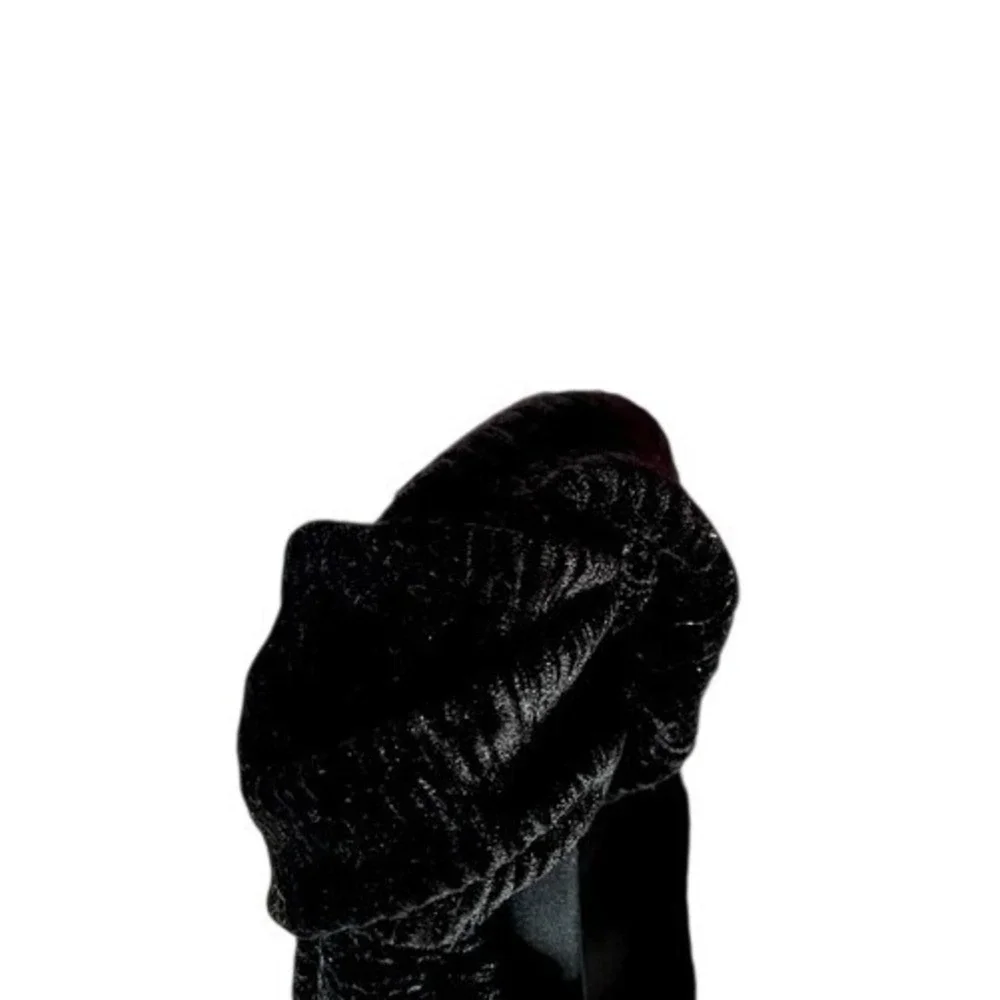 N/A black velvet