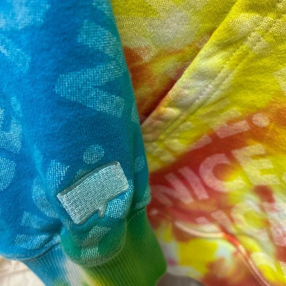 Nike vibrant tie