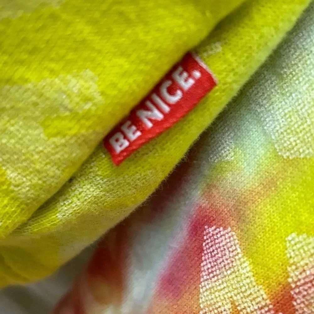 Nike vibrant tie