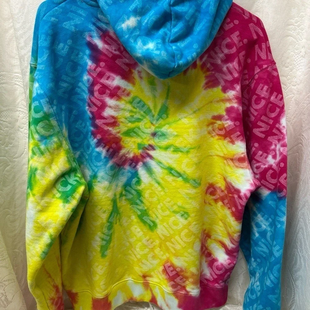 Nike vibrant tie