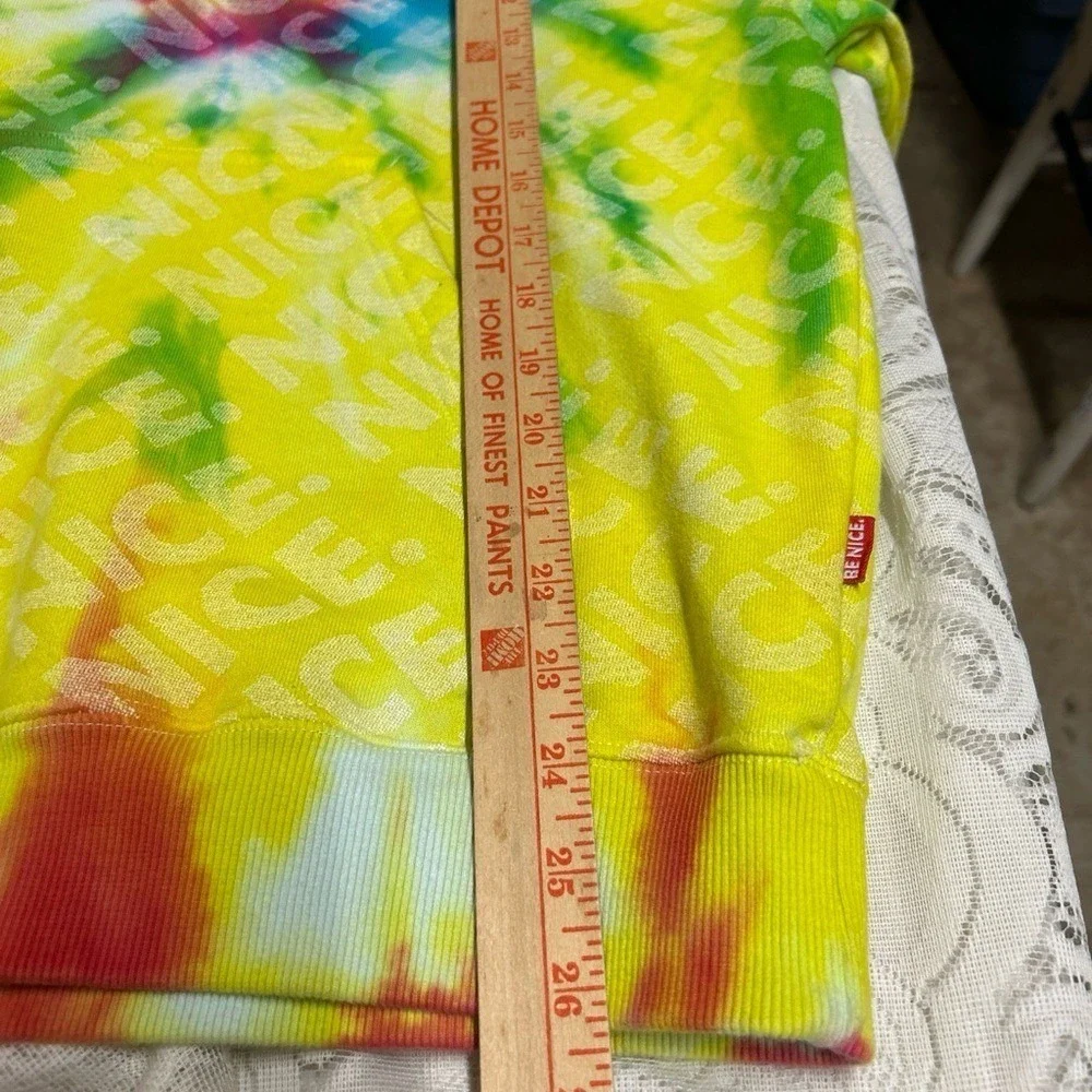 Nike vibrant tie