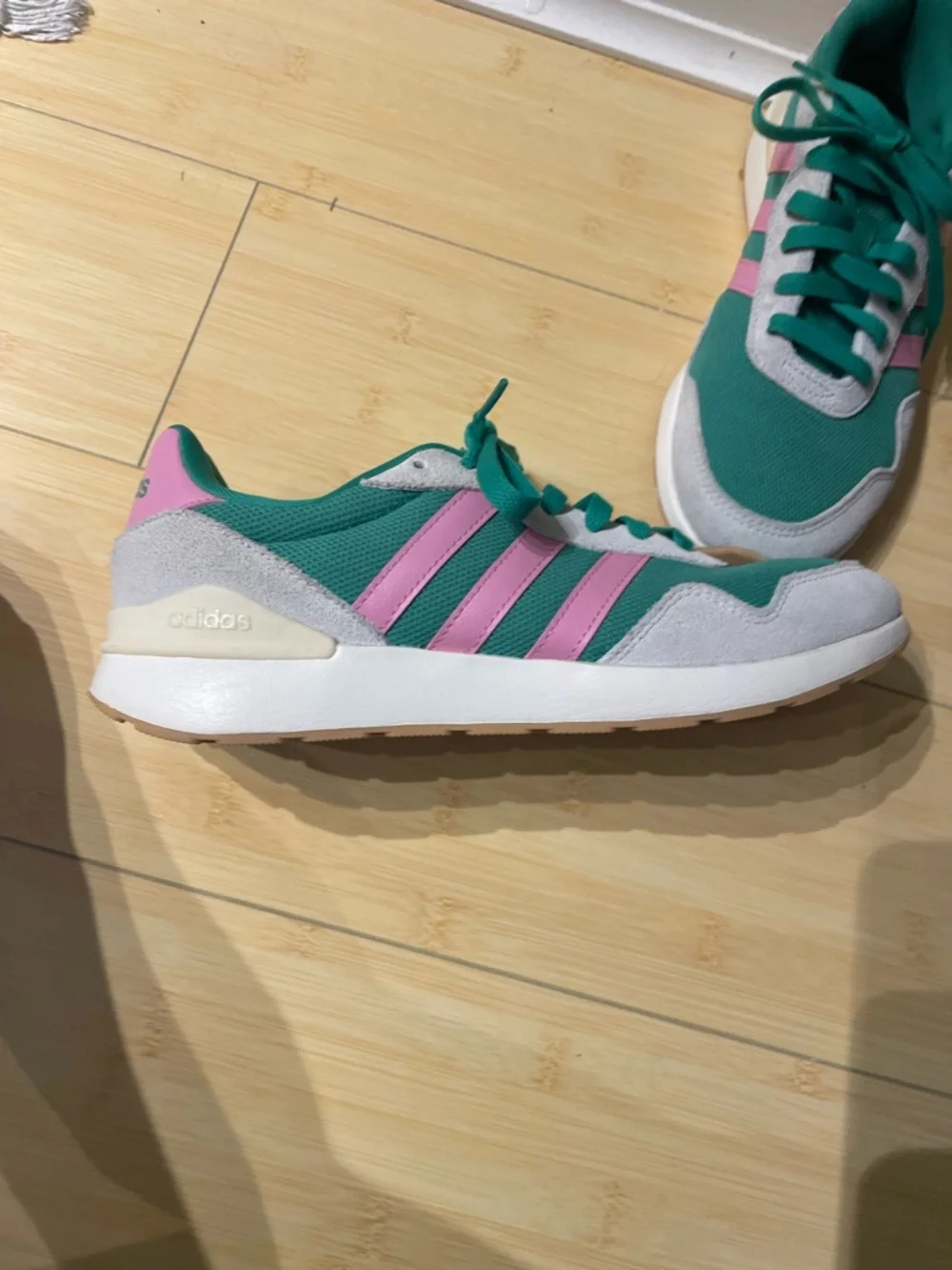 adidas Women's Run‎ 60s 4.0 Ami court green,bliss pink,warm vanilla size 7.5