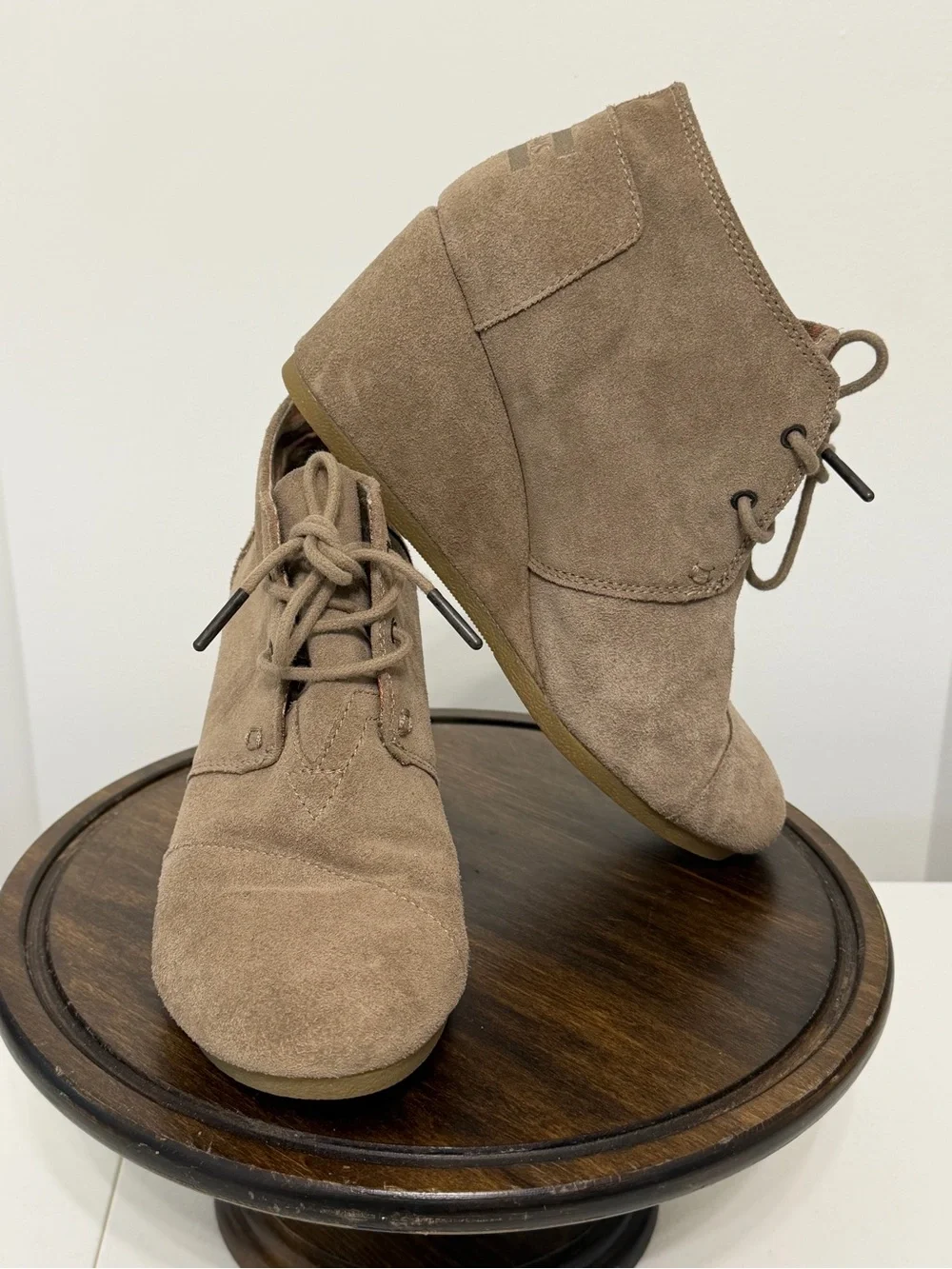 TOMS Desert Wedge Suede Chukkas Booties Khaki Tan 8