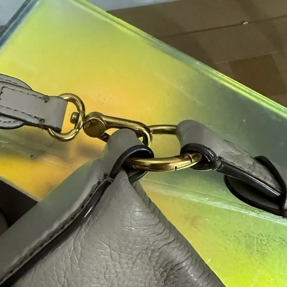 Marc Jacobs adjustable shoulder comes