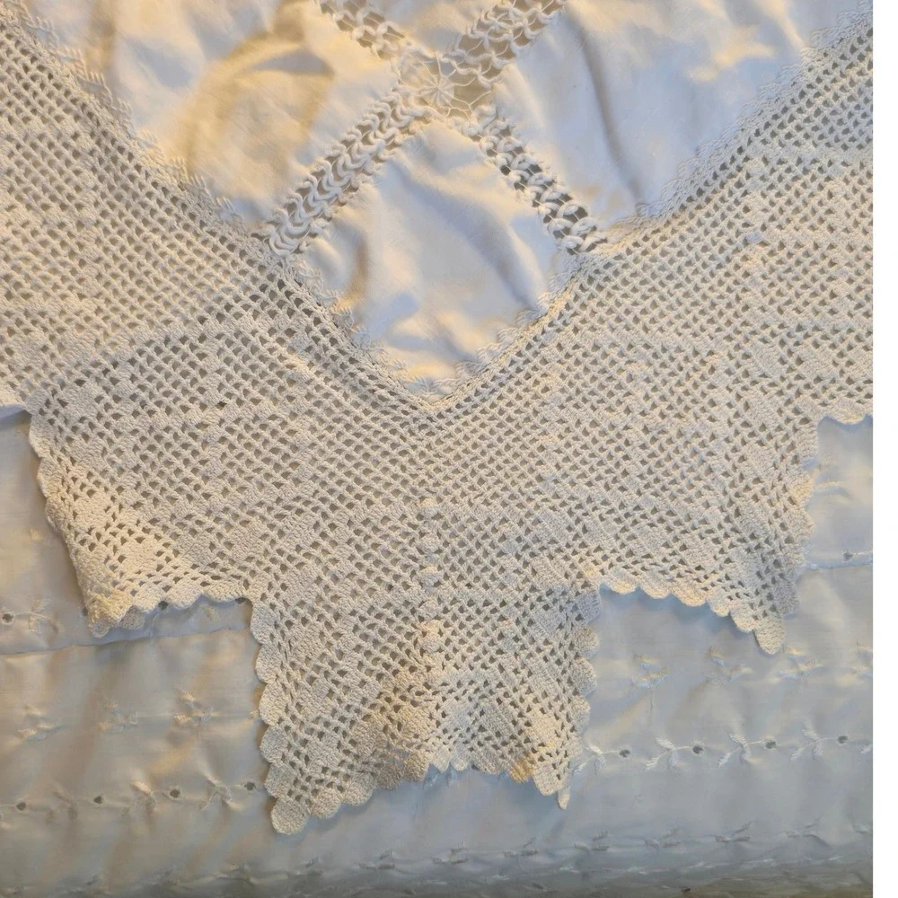 Off White Linen Hand Embroidered Crochet Lace Bedspread Victorian Clover Vtg