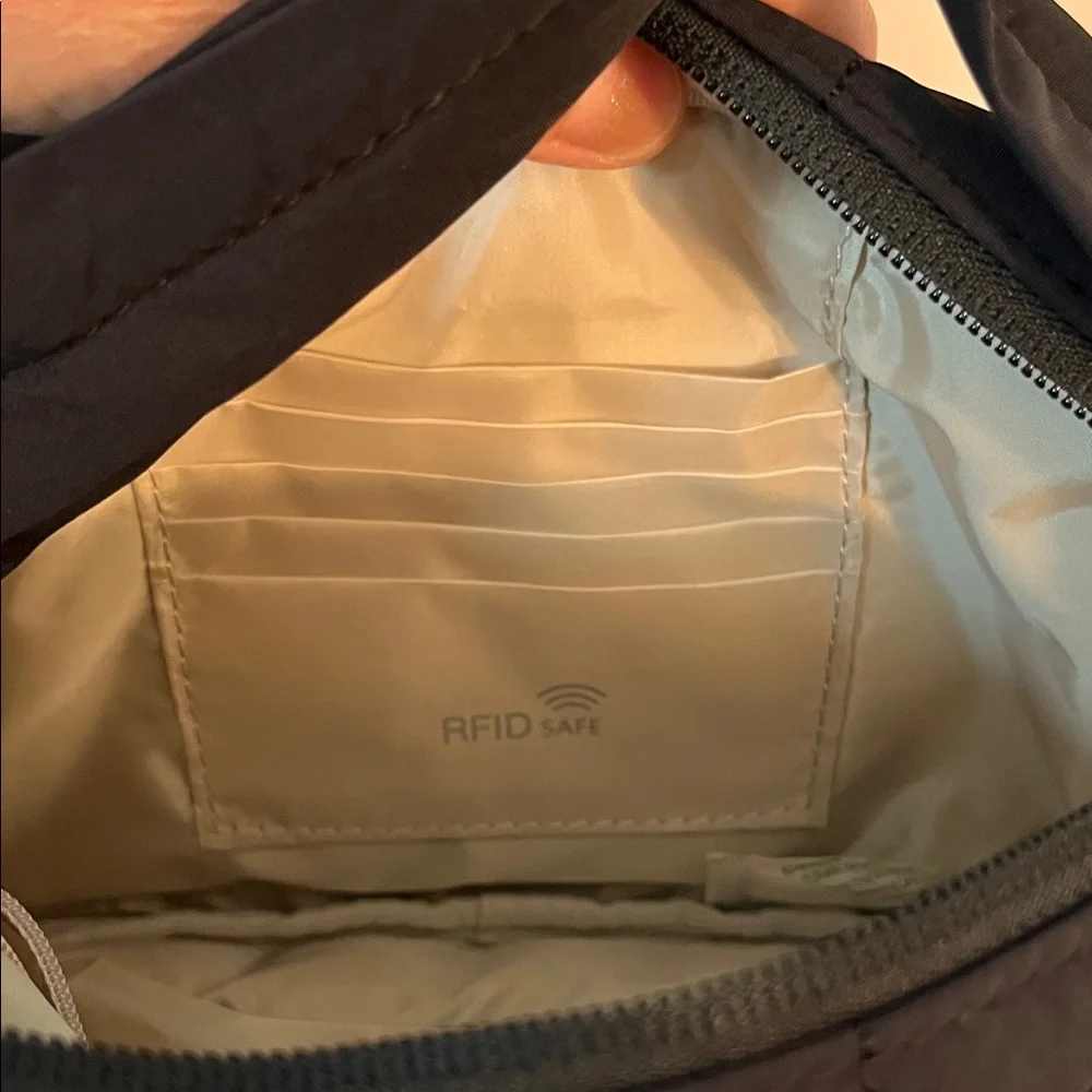 Bagsmart sleek black