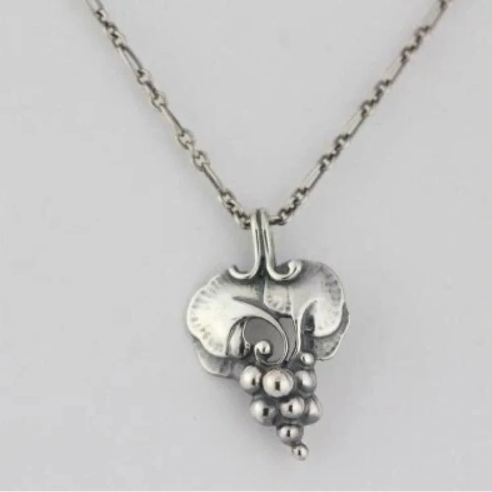 GEORG JENSEN Vintage Rare Collectors 1996 Heritage 925 SS Grape Necklace