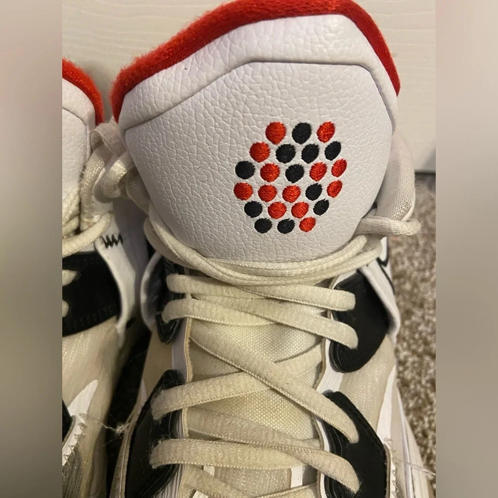 Size 6Y - Nike Boy’s Kyrie Infinity Man Machine