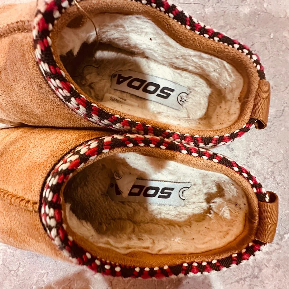 Soda Kids Faux Suede Fur Lined Mules Slippers Tan Brown Braid Trim Size 13 Kids