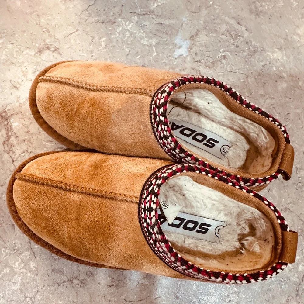 Soda Kids Faux Suede Fur Lined Mules Slippers Tan Brown Braid Trim Size 13 Kids