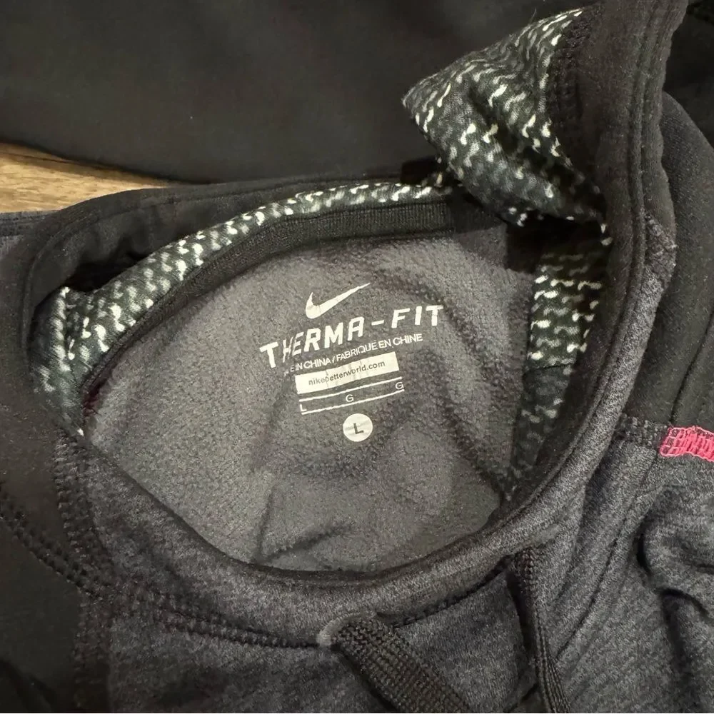 Nike sweater bold