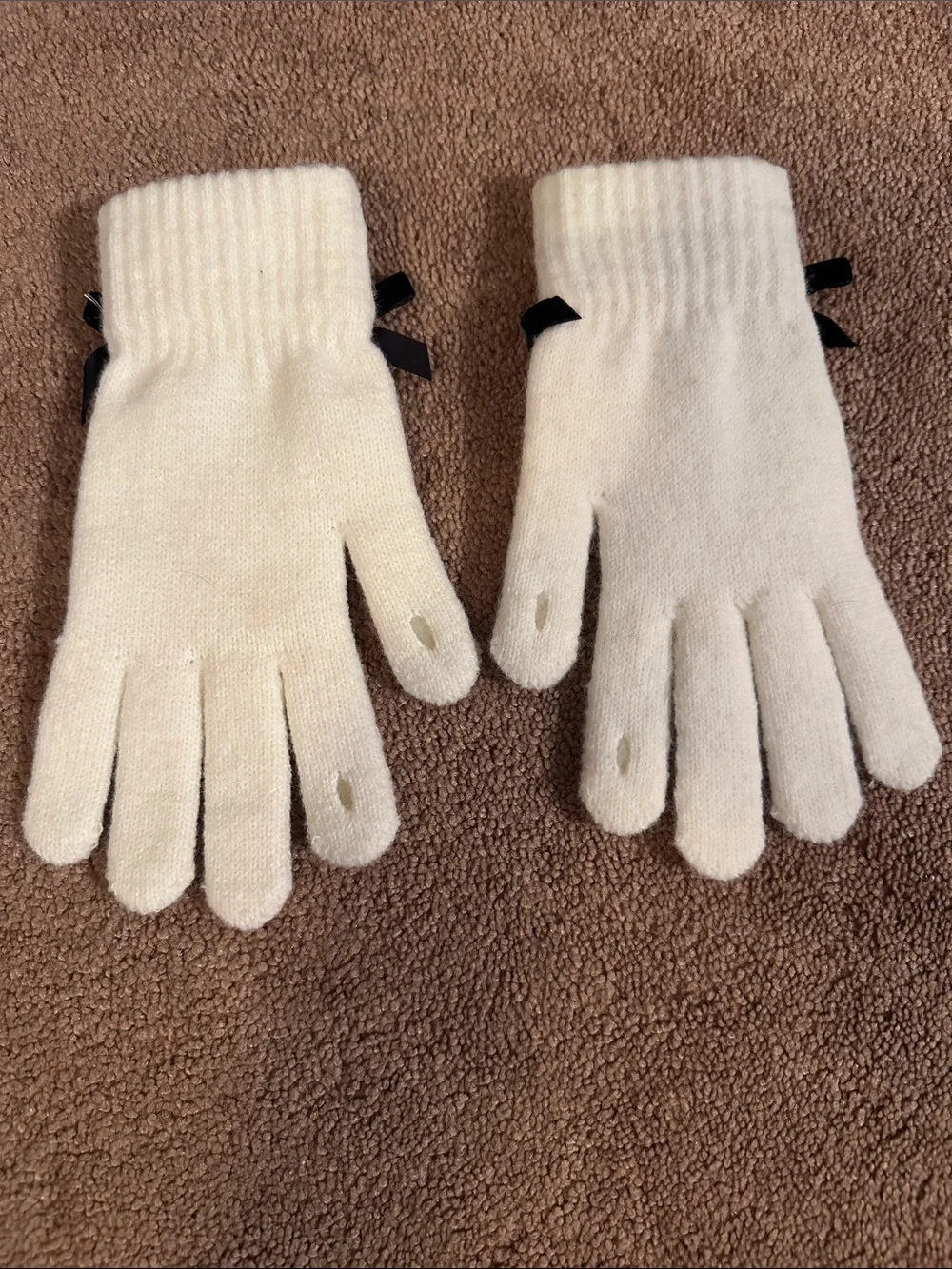 Pearl-Trim Ivory Knit Gloves with Black Velvet Bow