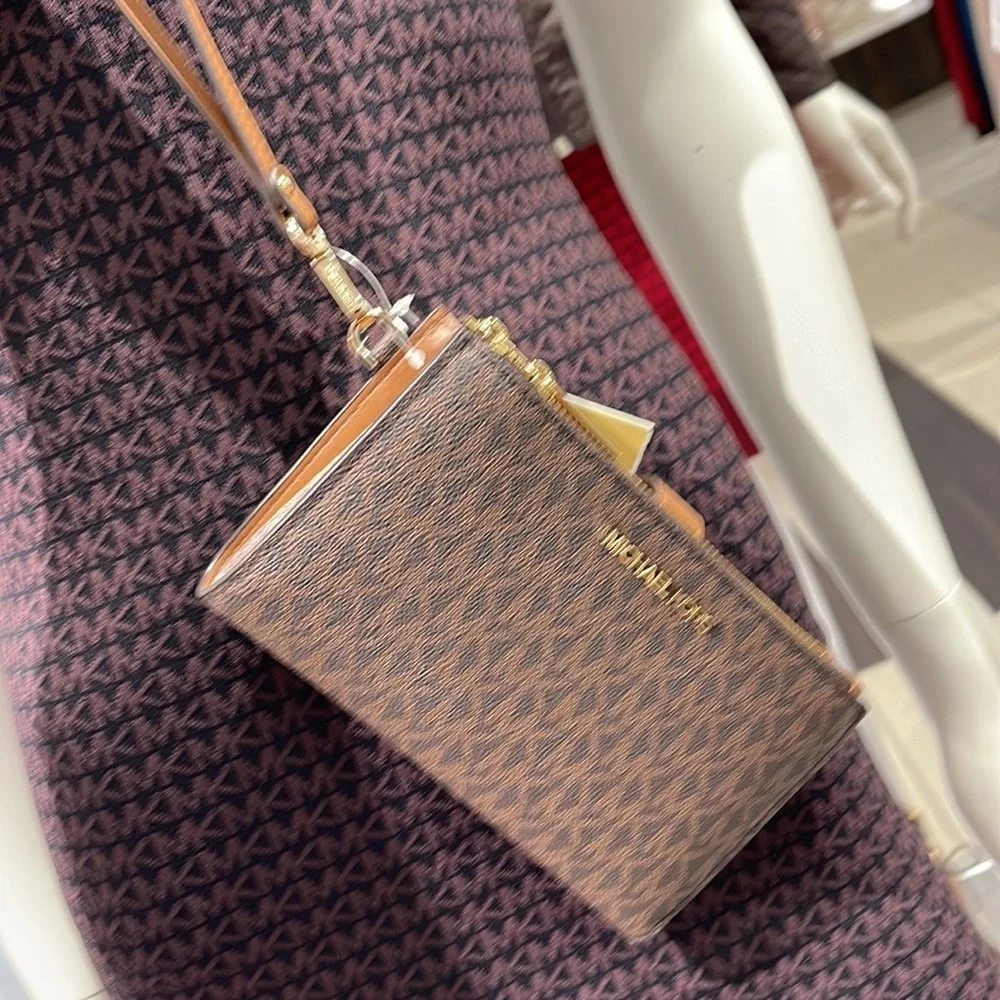 MICHAEL KORS LARGE DOUBLE ZIP WRISTLET PHONEHOLDER WALLET CLUTCH Brown