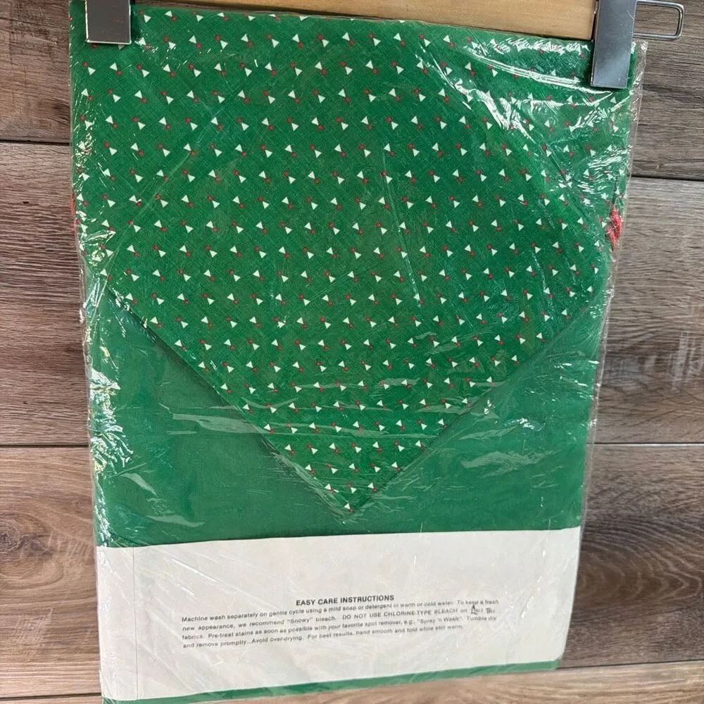 NWOT Vintage Linen Tree Fashion Tablecloth Set Christmas 30” Square Table Topper
