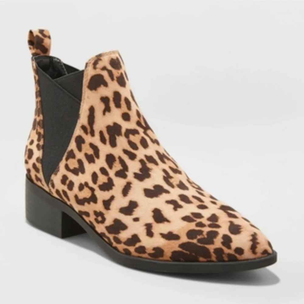 Pointed toe Micro Suede leopard print ankle boots