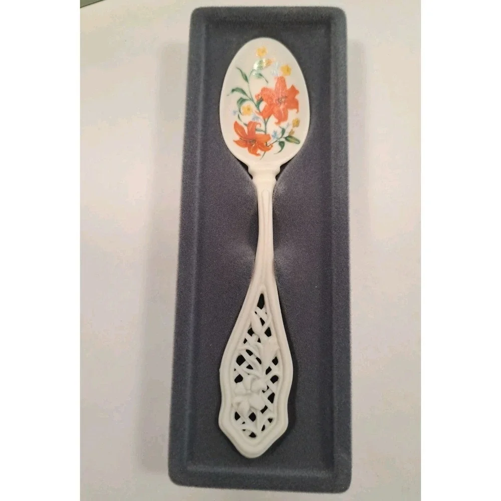 Vintage 1988 Avon America Favorites Spoon Collection 