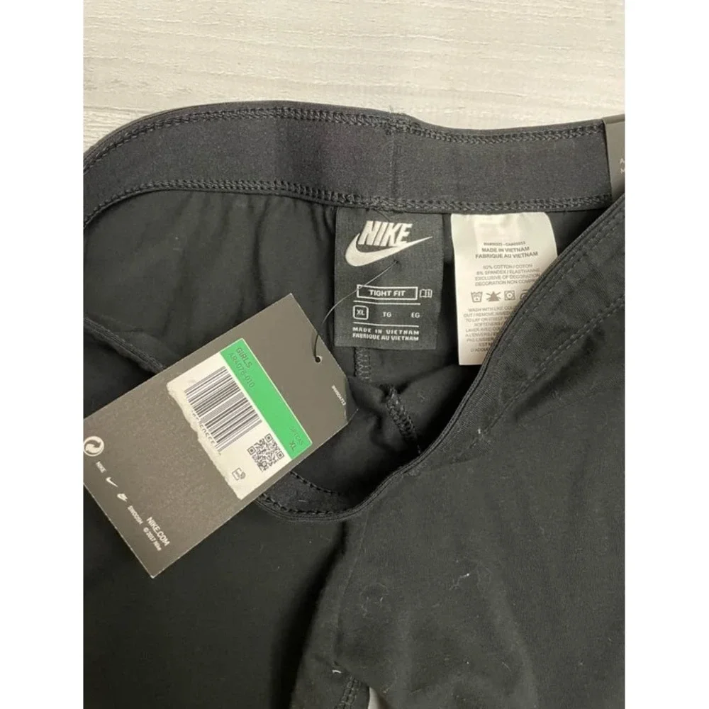 Nike girls black