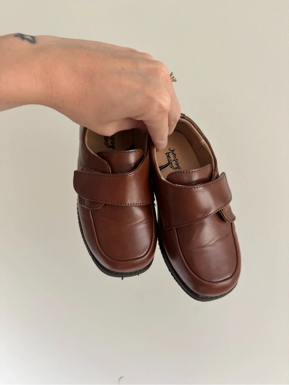 jumping beans black upper