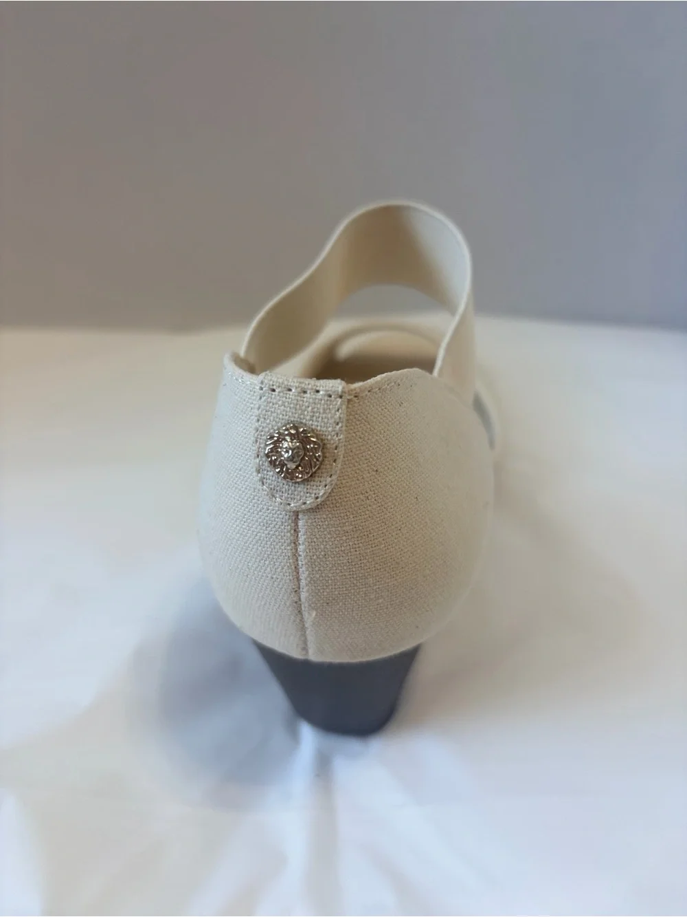 Anne Klein elegant open