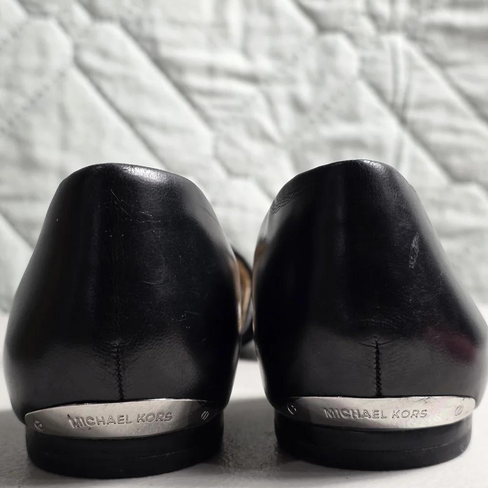 Michael Kors Julieta Flat Black leather pointed flats Silver tone   SIZE 9M