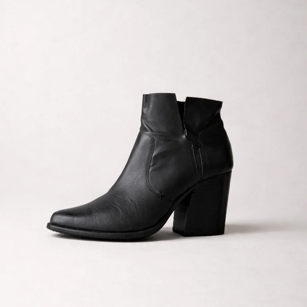 KELSI DAGGER x ANTHROPOLOGIE Brooklyn Side Split Black Leather‎ Ankle Boots