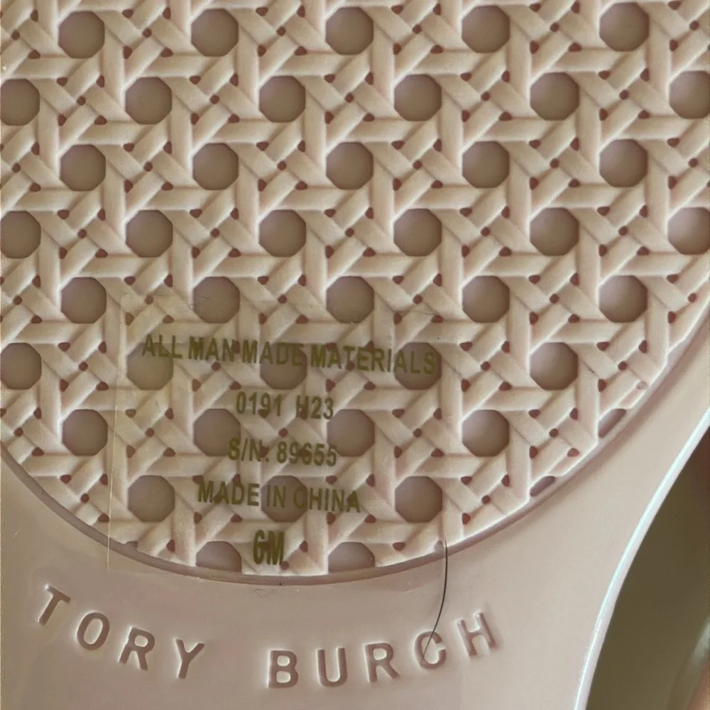 New Tory Burch Pink Sandals Minimalist Thong Design. Size 6M.