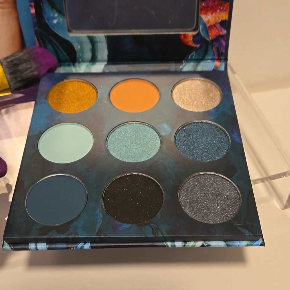 JAFRA Novomarine 9‑Shade Eyeshadow Palette • Matte Satin Shimmer Metallic • NWT