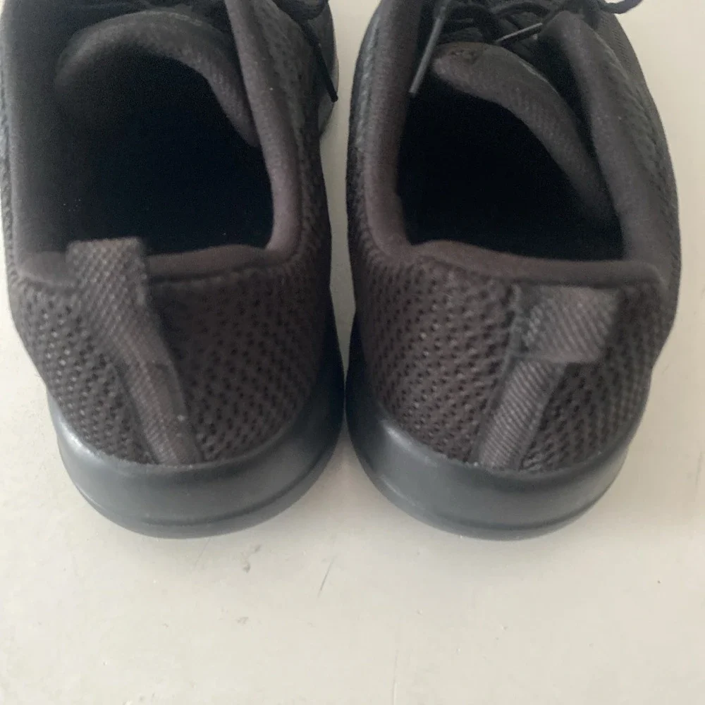 Skechers perfect both featuring