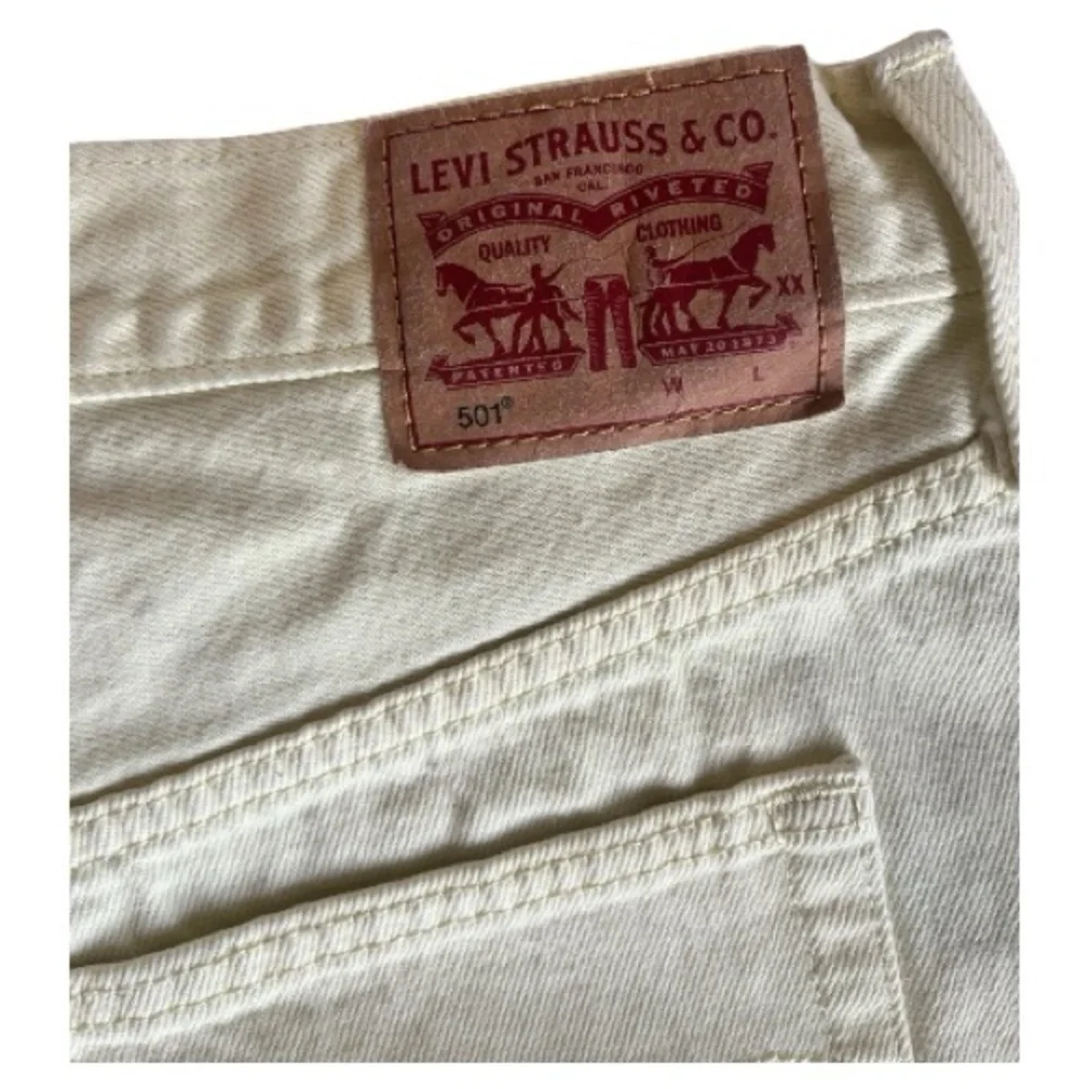 Yellow 501 Levi Frayed Hem Women Shorts