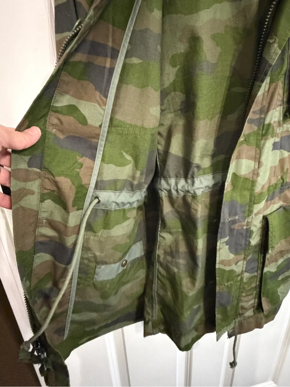 Like new size XS J. Crew Green Camouflage Utility Jacket.Pockets, hood, vintage