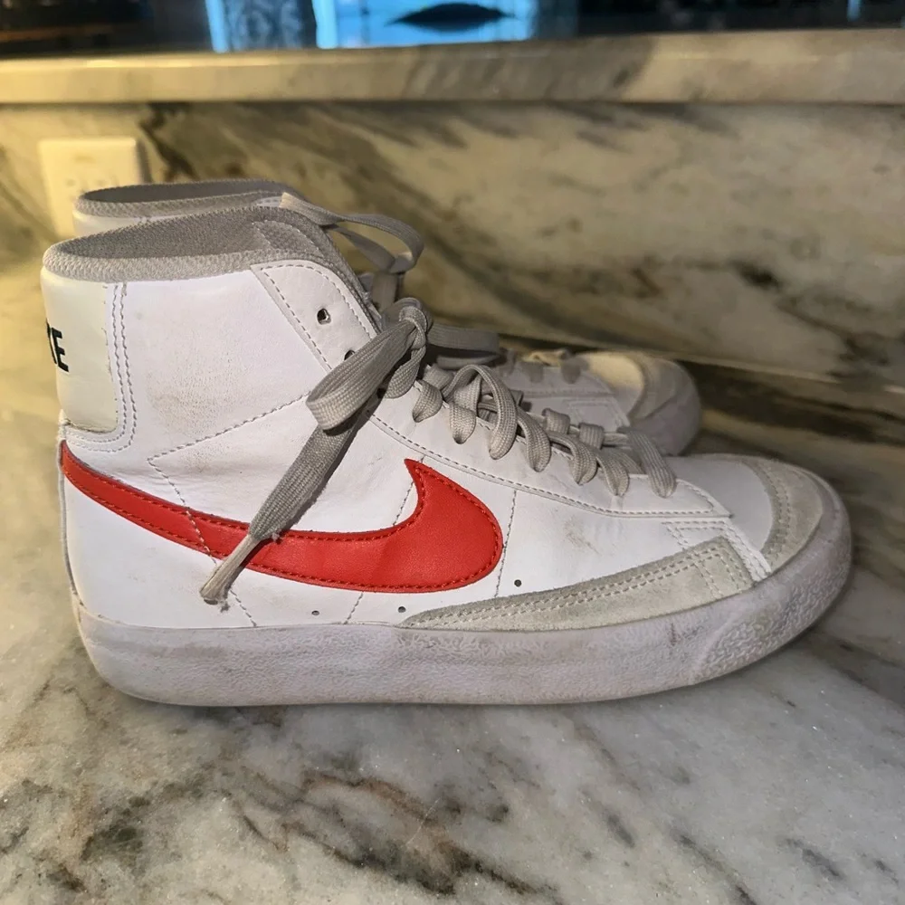 Nike Youth Size‎ 4.5 High-Top Sneakers