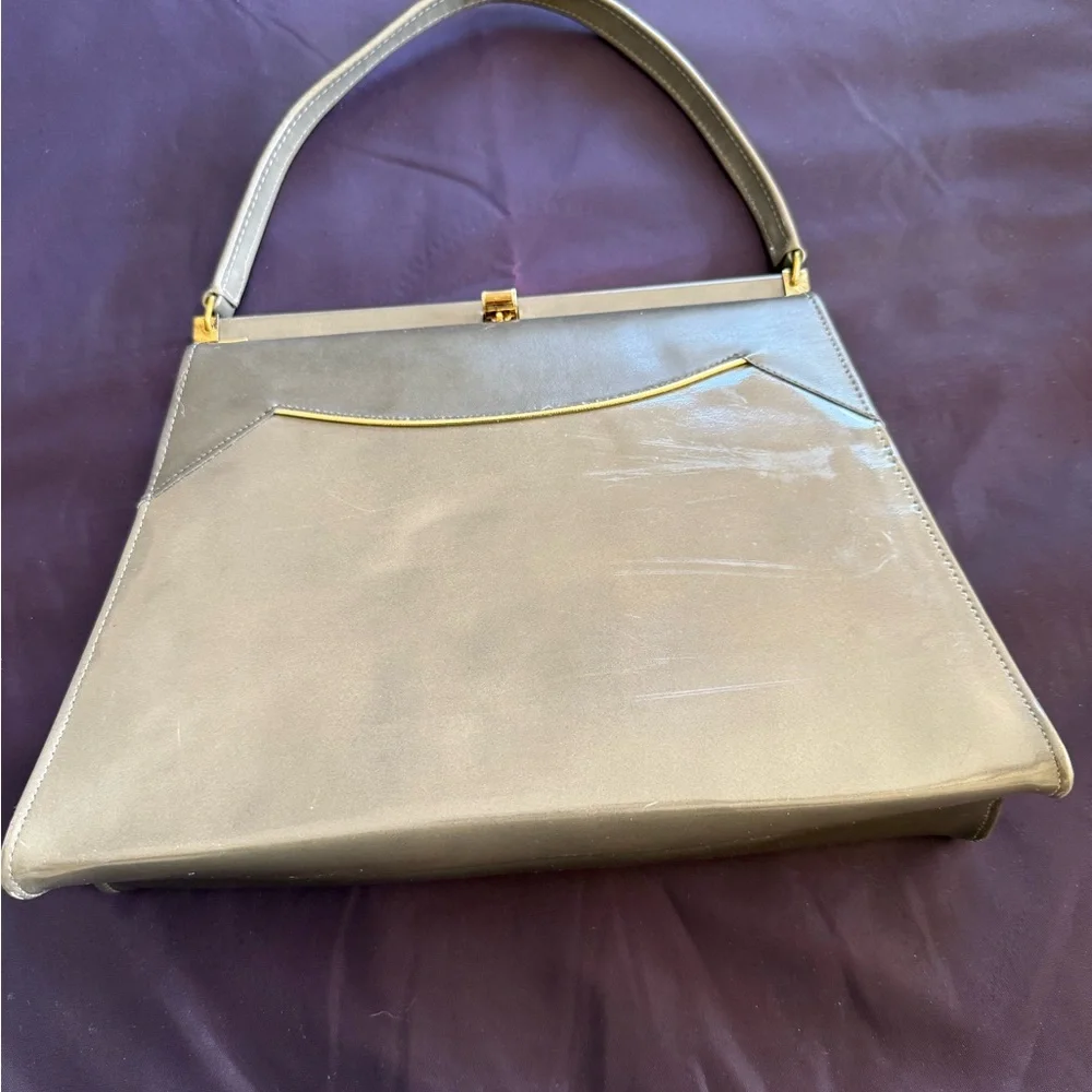 Naturalizer 60’s Gray Shoulder Bag With Gold Accents‎