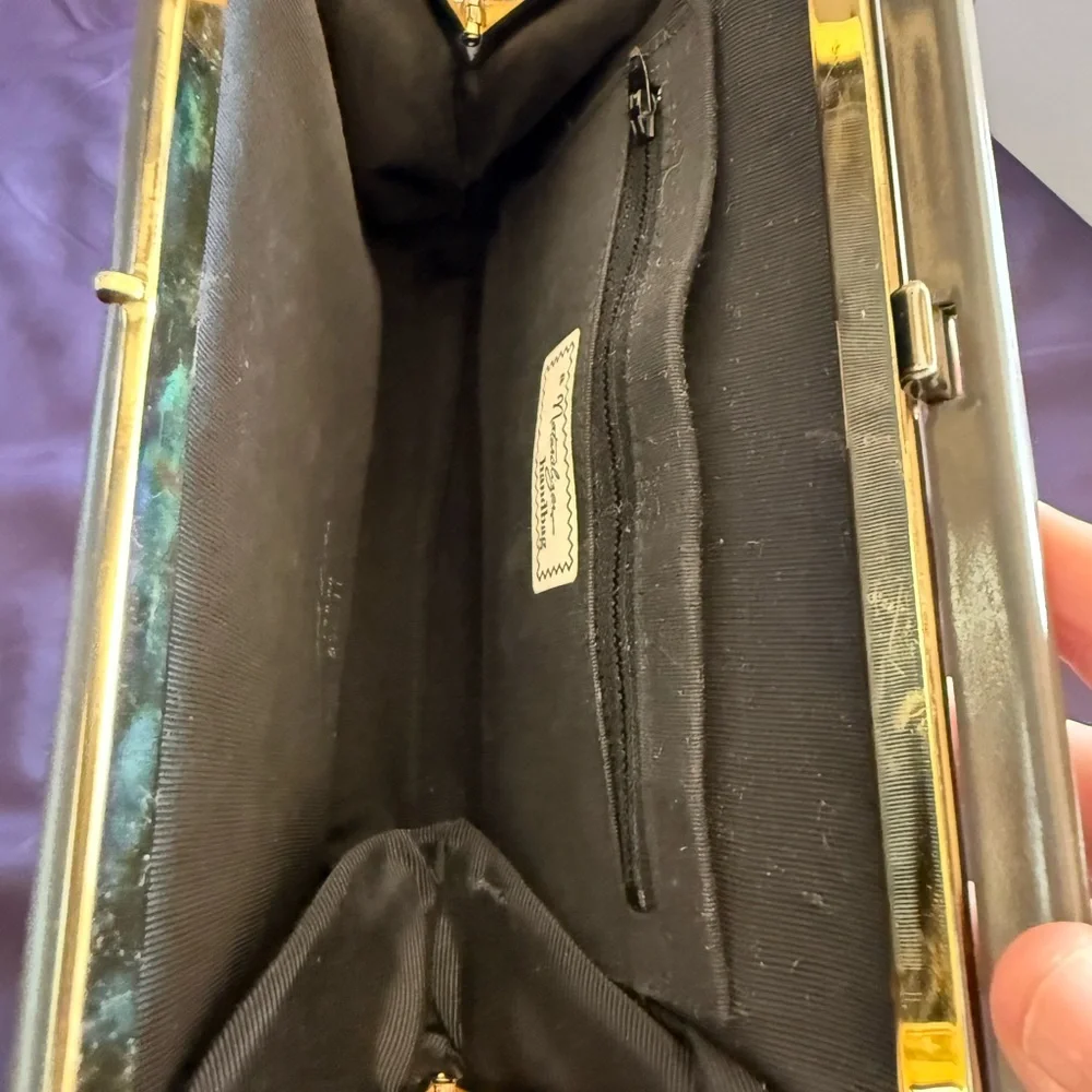 Naturalizer 60’s Gray Shoulder Bag With Gold Accents‎