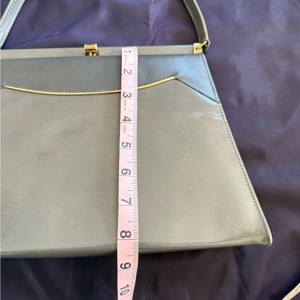 Naturalizer 60’s Gray Shoulder Bag With Gold Accents‎
