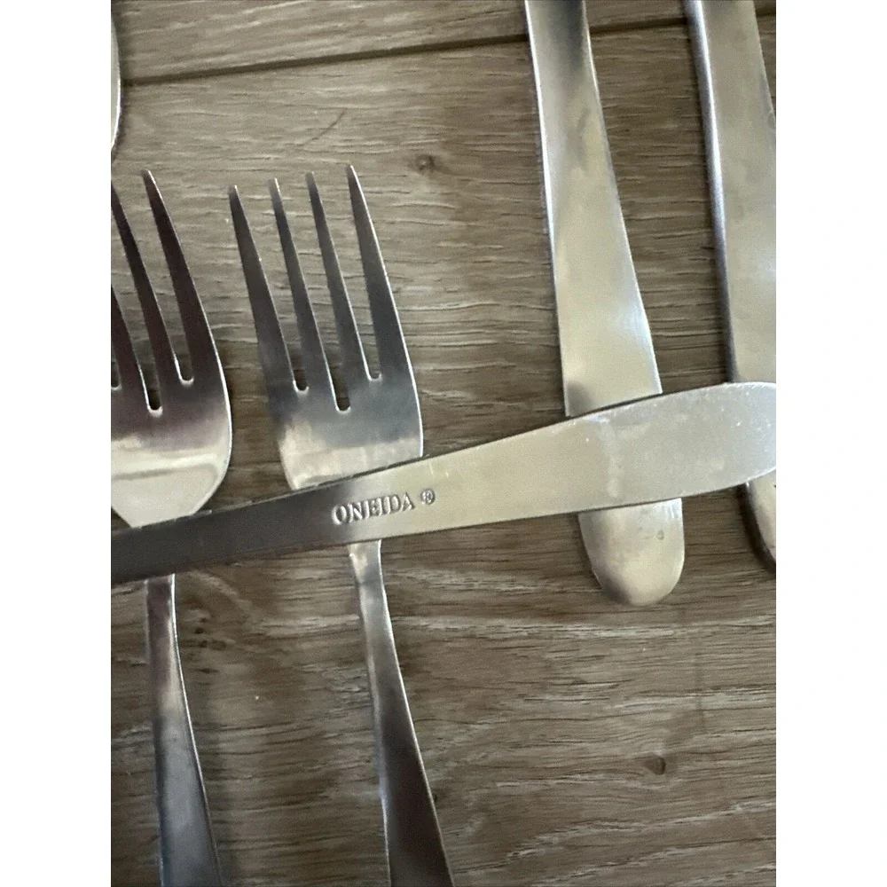 Oneida place settings