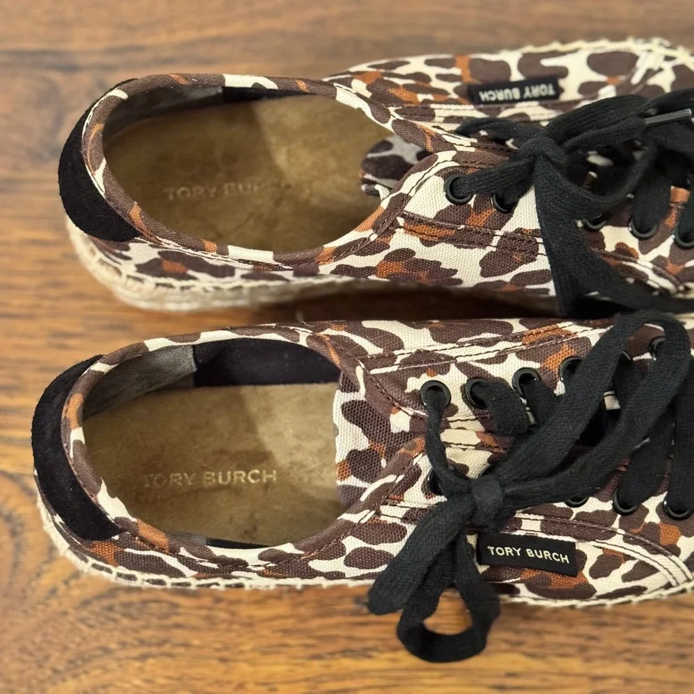 Tory Burch leopard catching rubber