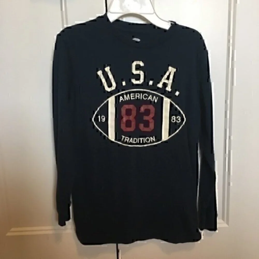 Old Navy boys size 10/12 large navy USA football T-shirt. NWOT