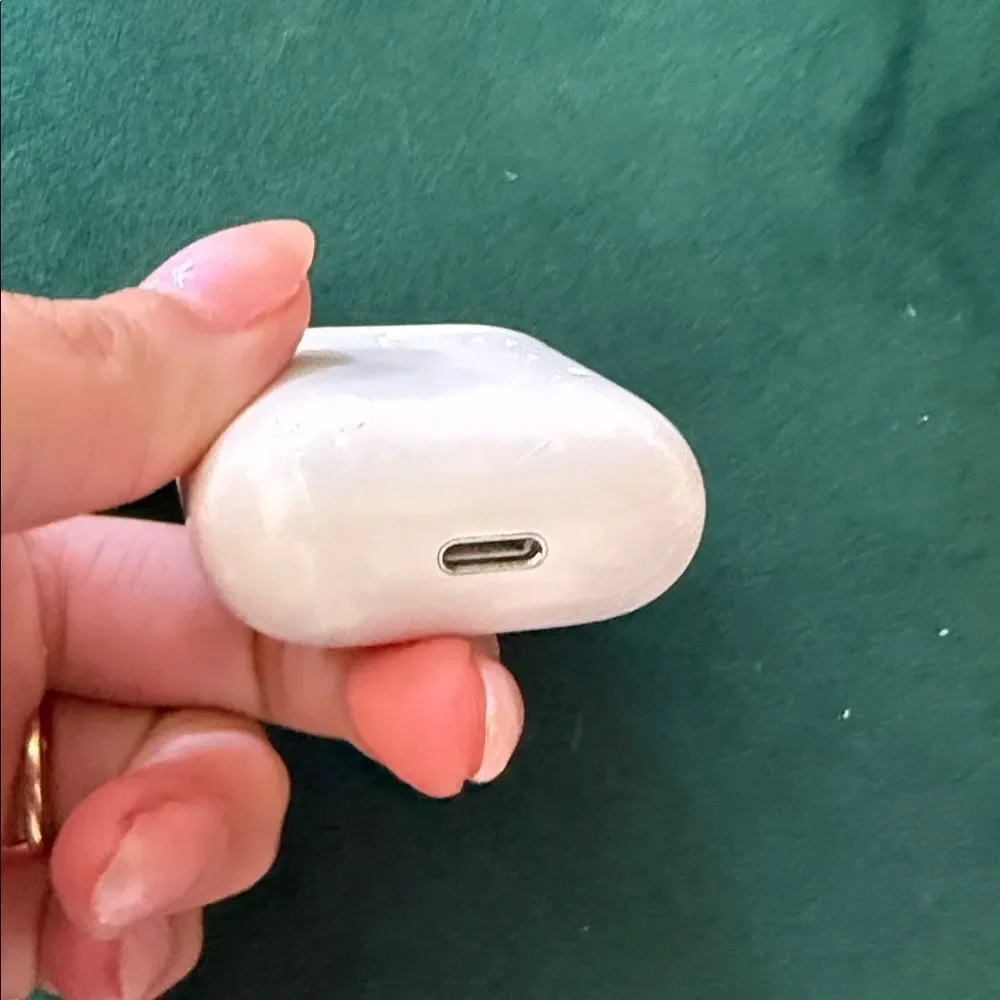 White Wireless Earbuds Case - RESTORED - Cleaned & Refurbished - Vertical Case