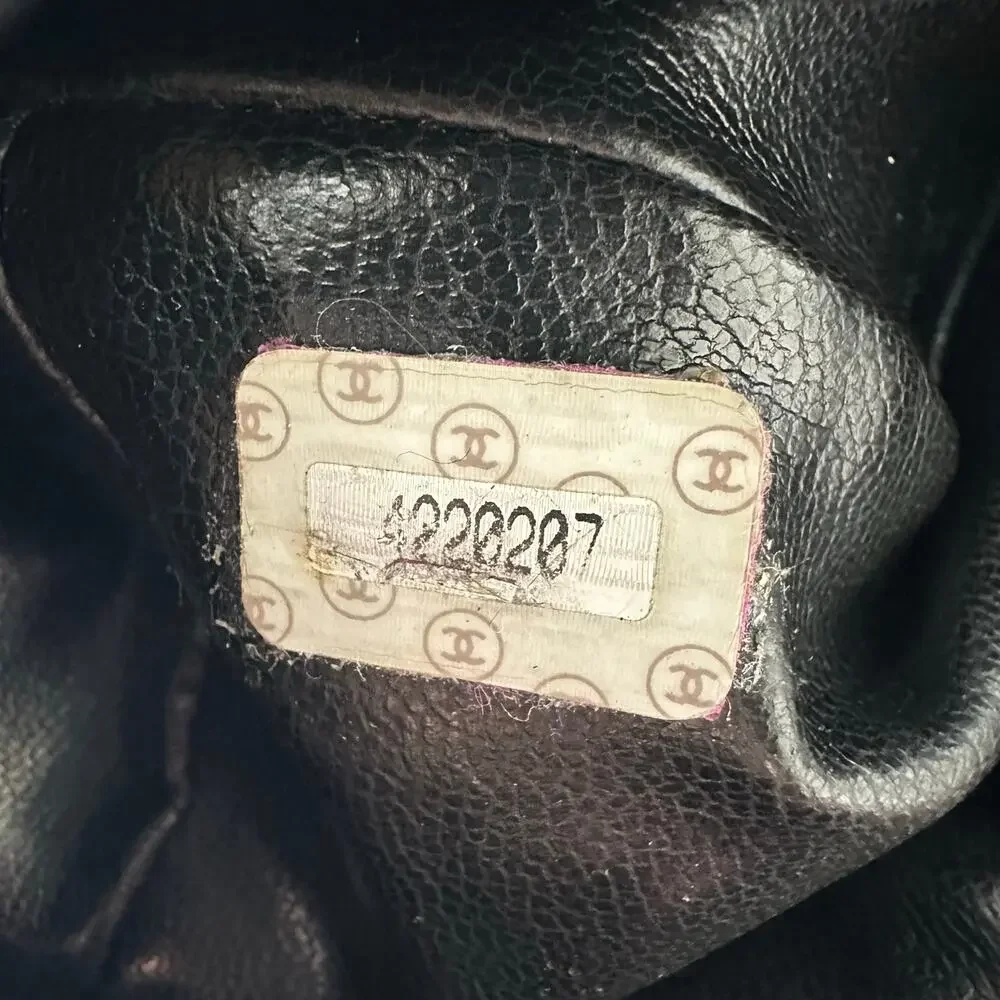 CHANEL corners straps scratching