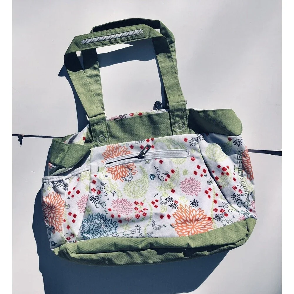 High Sierra bag diaper Large Light Weight Shoulder Closes with zipper Green