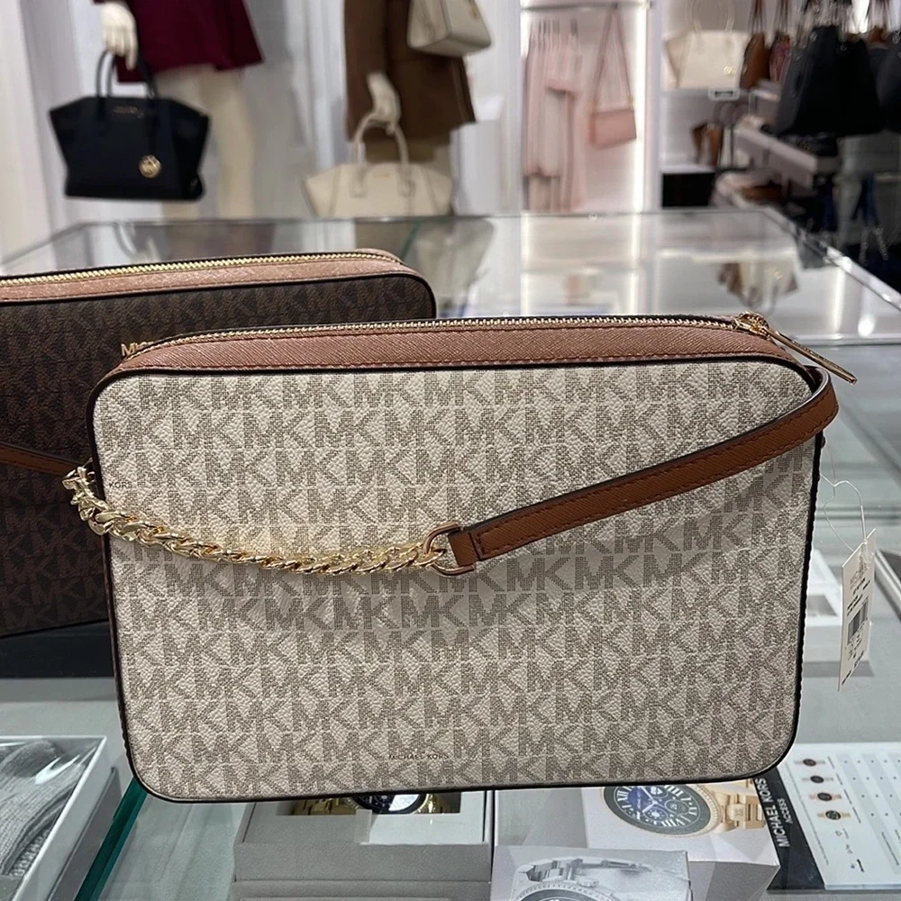 Michael Kors zip item pockets